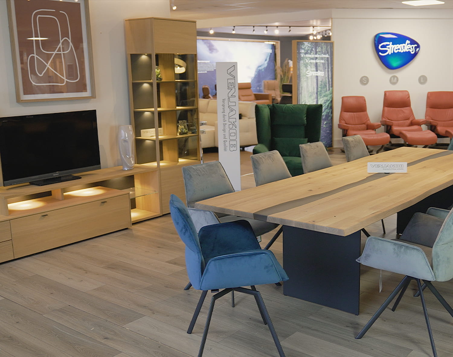 Venjakob-store-display-dining-room