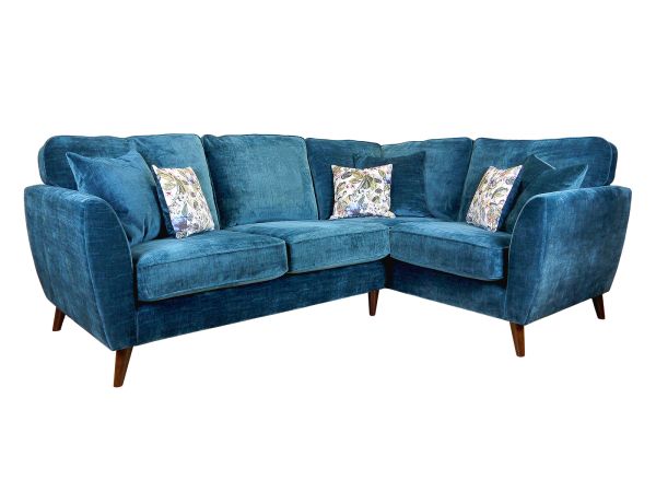 Phoebe Small cornergroup (rhf corner)