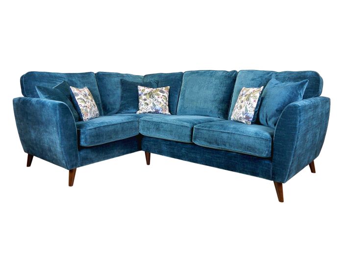 Phoebe Small cornergroup (lhf corner)
