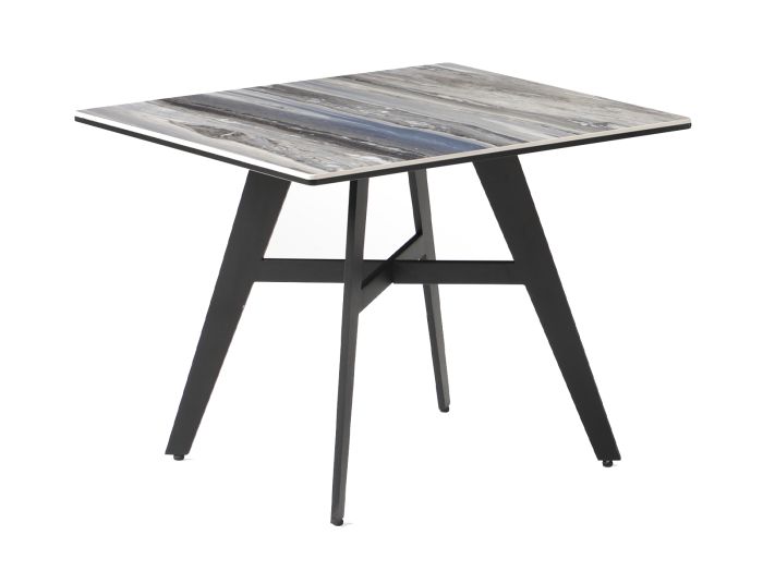 Labrinth Lamp table