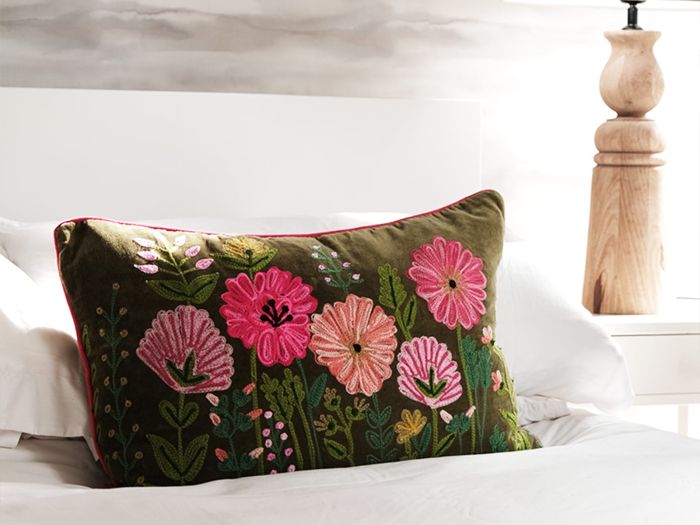 Prairie Velvet cushion (Moss)