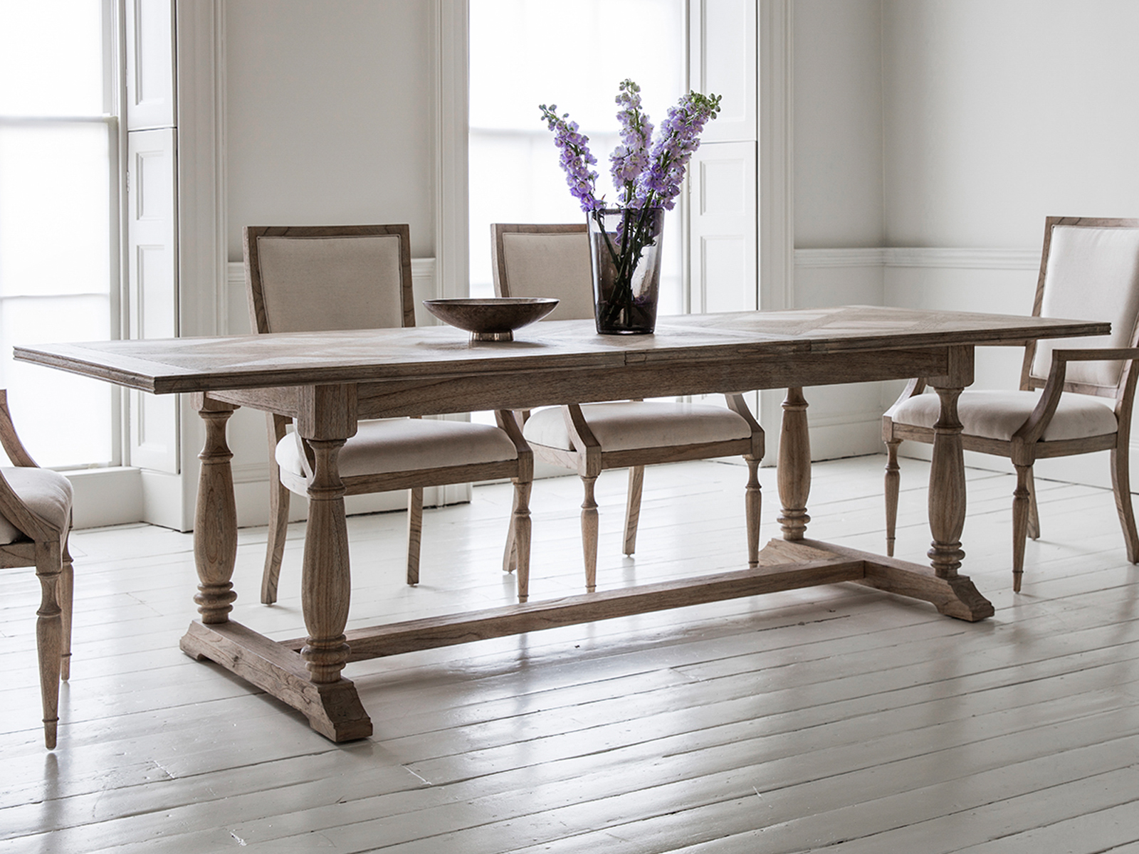 Grenadine_Extending_Table_-