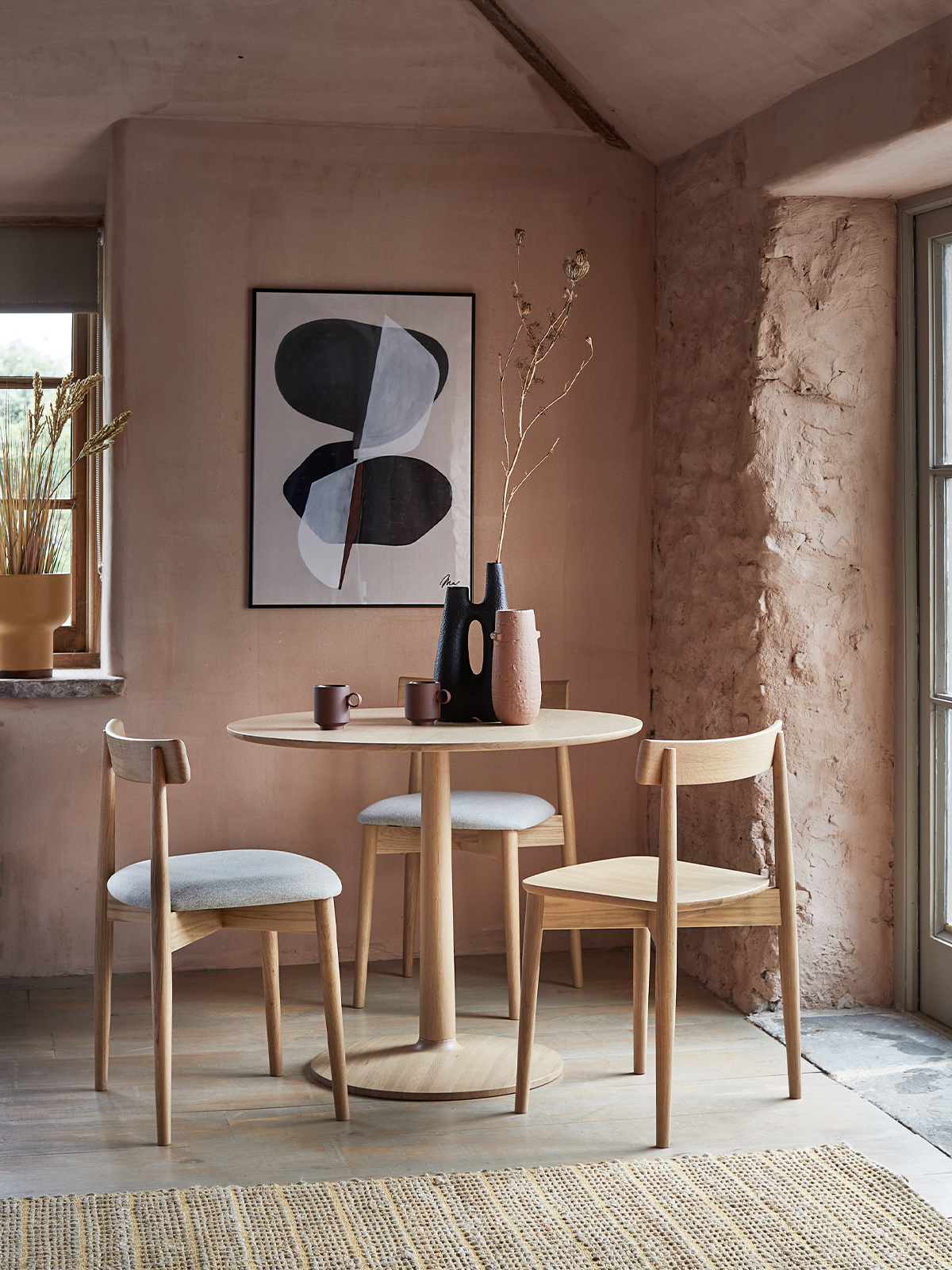 Siena_Breakfast_Table_from_Ercol_-
